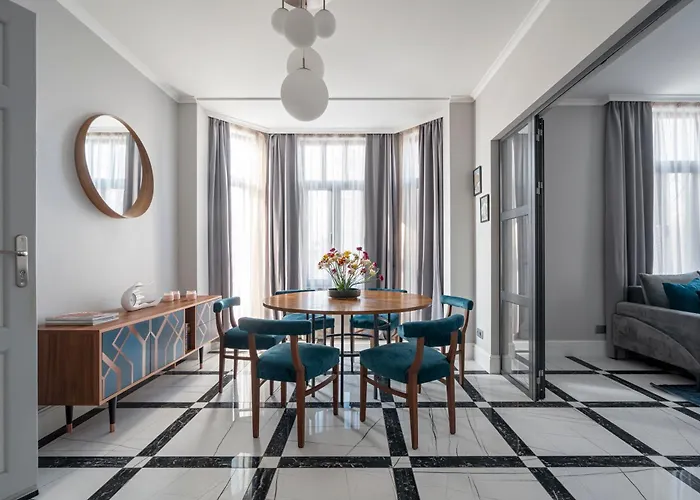 Landmark Luxe 2br With Parking Appartamento Sofia