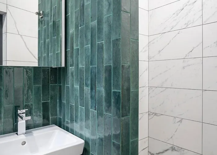 Landmark Luxe 2br With Parking Sofia