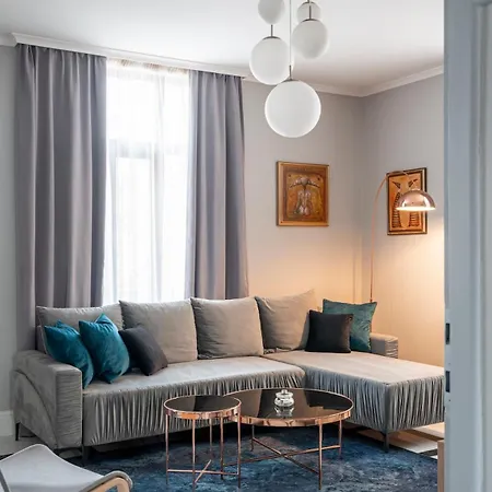 Landmark Luxe 2br With Parking * ソフィア