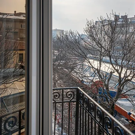 Landmark Luxe 2br With Parking