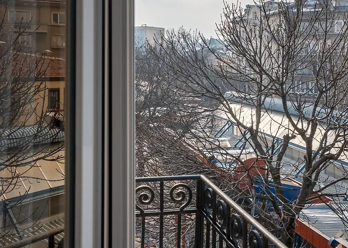 Landmark Luxe 2br With Parking