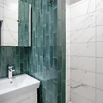Landmark Luxe 2br With Parking Sofia