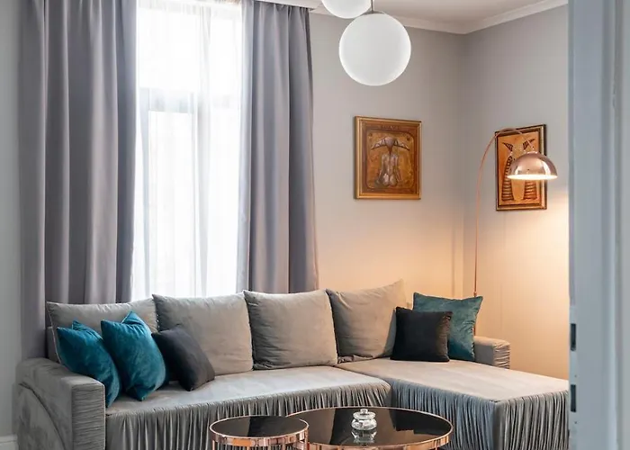 Landmark Luxe 2br With Parking * Sofia