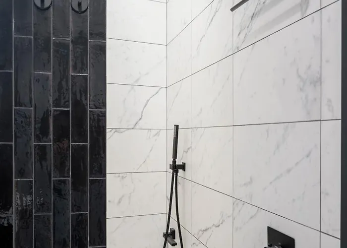 Landmark Luxe 2br With Parking Appartement *